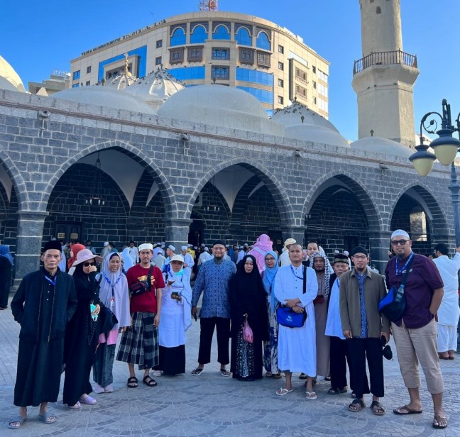 Ibadah Umroh di Depan Ka'bah